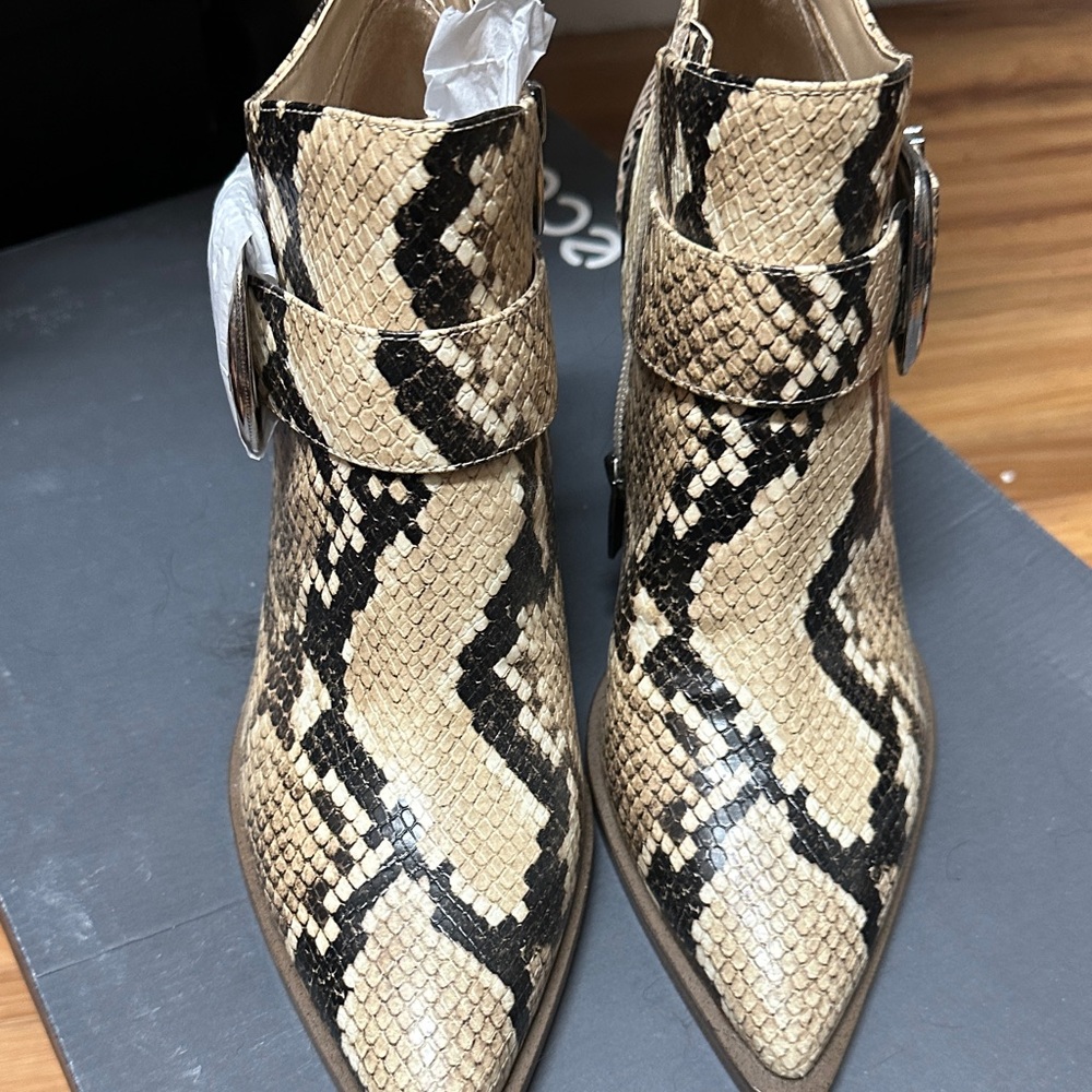 Vince Camuto Snakeskin Ankle Boots Sz 8